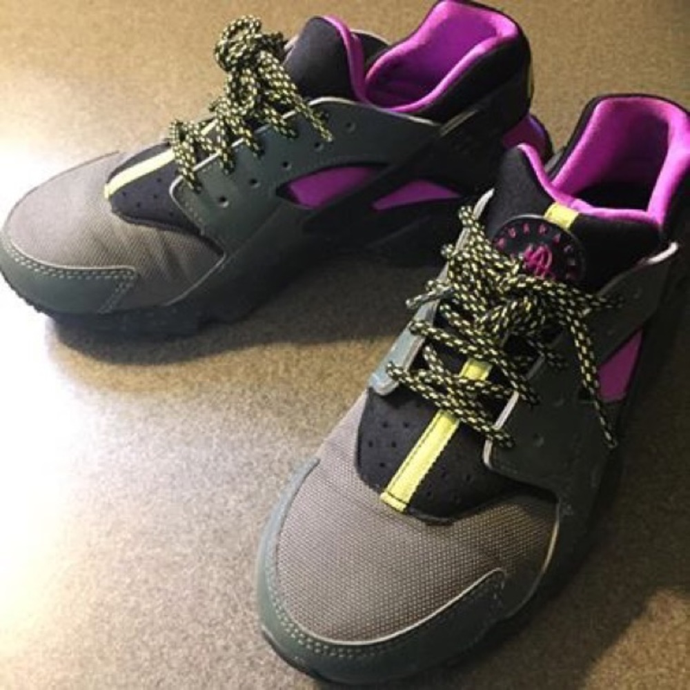 Girls Nike Huarache shoes
